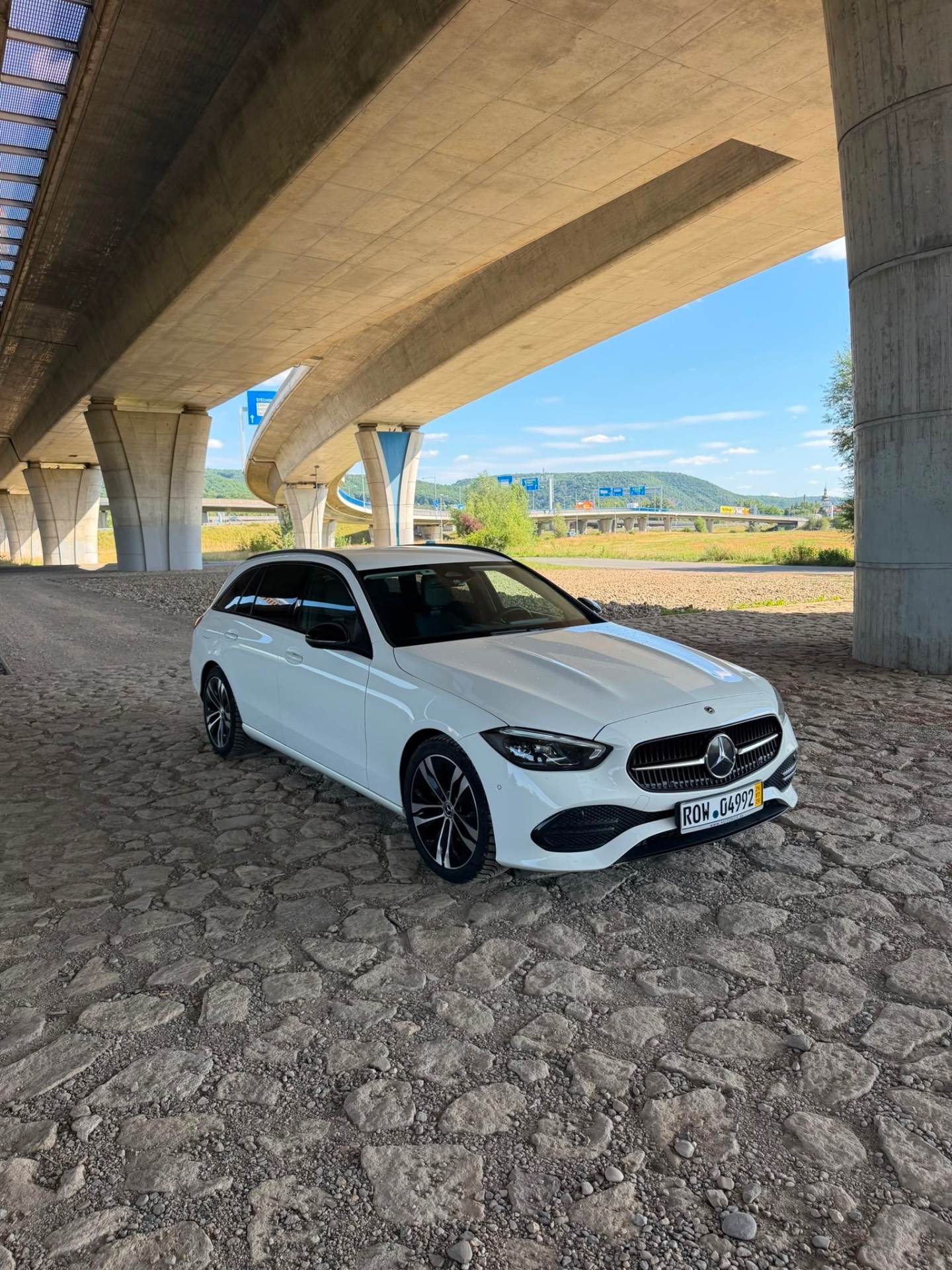 Bílý Mercedes-Benz C-Class z flotily Mobility Partners